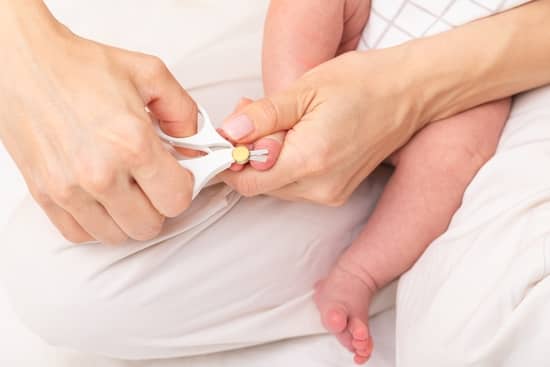 higiene del bebe cortar las unas