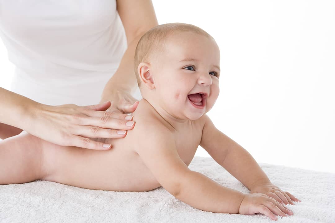 beneficios de los masajes a bebes